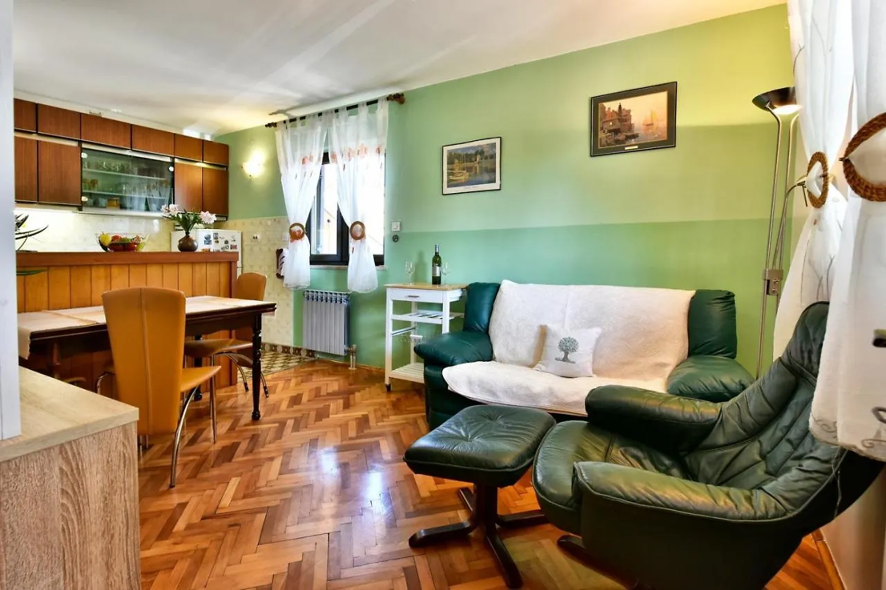 Apartmani Kovac Funtana Daire